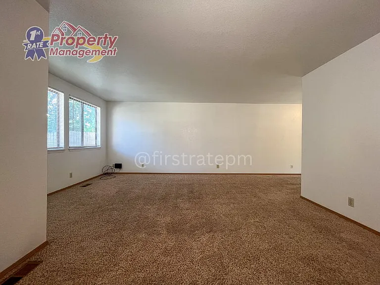 3219 Rose Hill St — Photo 8