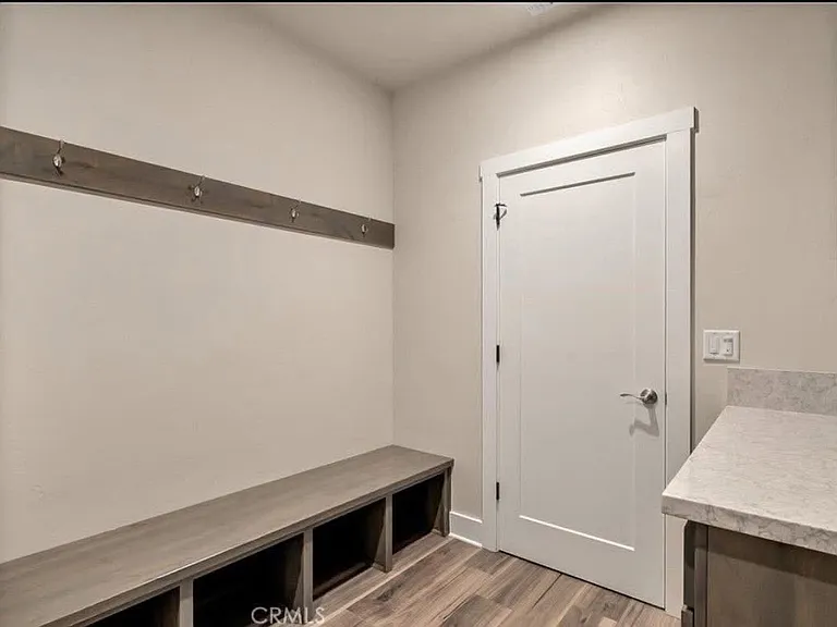 585 Valley View Dr — Photo 8