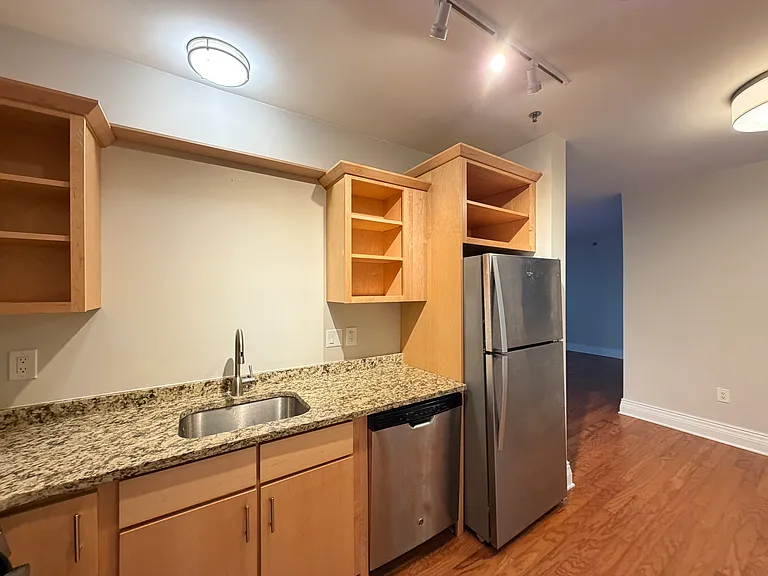 201 W Huron St #D — Photo 11