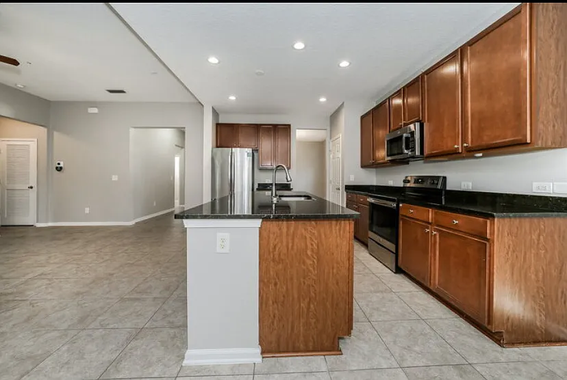 4 bed, 3171 sqft, $2,499 — Photo 3