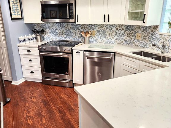 3rd image of 154 Weybridge Cir APT A