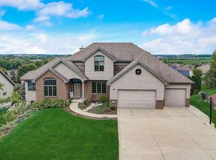906 Lexington Way, Waunakee, WI 53597