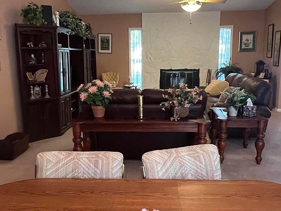 5th image of 398 Stone Edge Rd