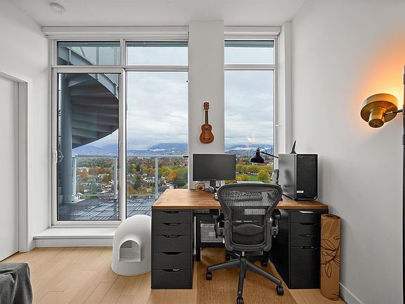 4th image of 2221 E 30th Ave Penthouse 1