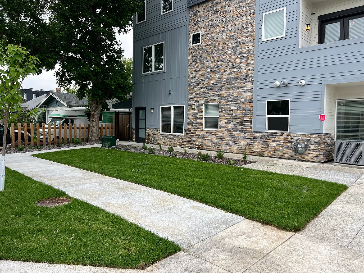 4 bed, 2330 sqft, $3,695 — Photo 3