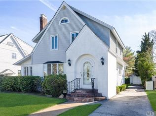 457 Windsor Pl, Oceanside, NY 11572