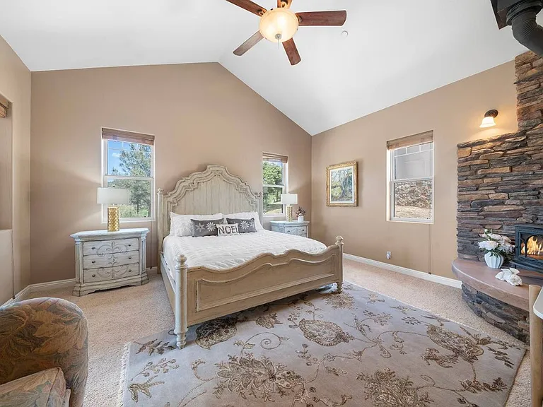 18087 Newview Dr — Photo 25
