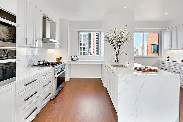 1st image of 200 E 94th St Penthouse E