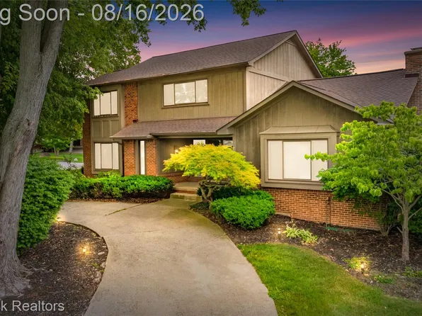 3846 Spanish Oaks Dr, West Bloomfield, MI 48323