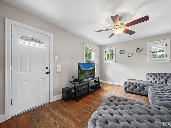 3rd image of 8919 Shawnee Ln