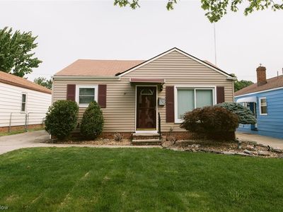 2906 Center Dr, Parma, OH, 44134