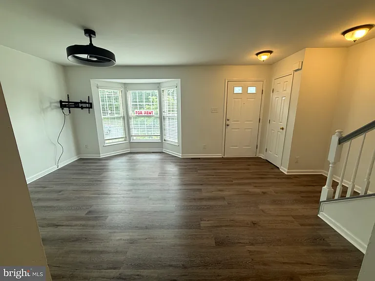 4 Coachlight Dr #4 — Photo 3