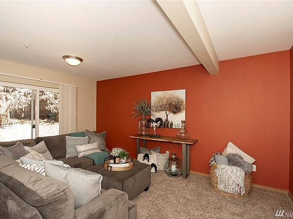 5th image of 10511 140th St Ct E Unit 31