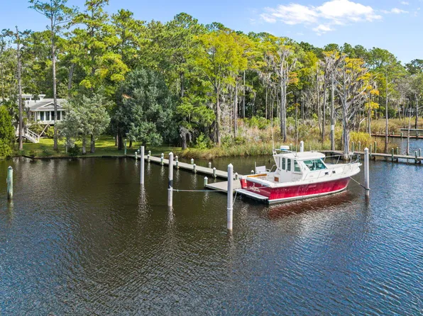 5504 Gondolier Drive, New Bern, NC 28560