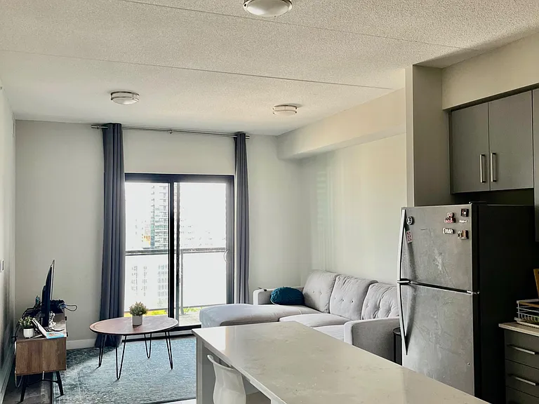 15 Queen St S #1012 — Photo 18