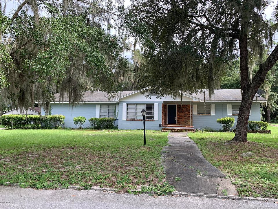 1st image of 2103 Golf Dr