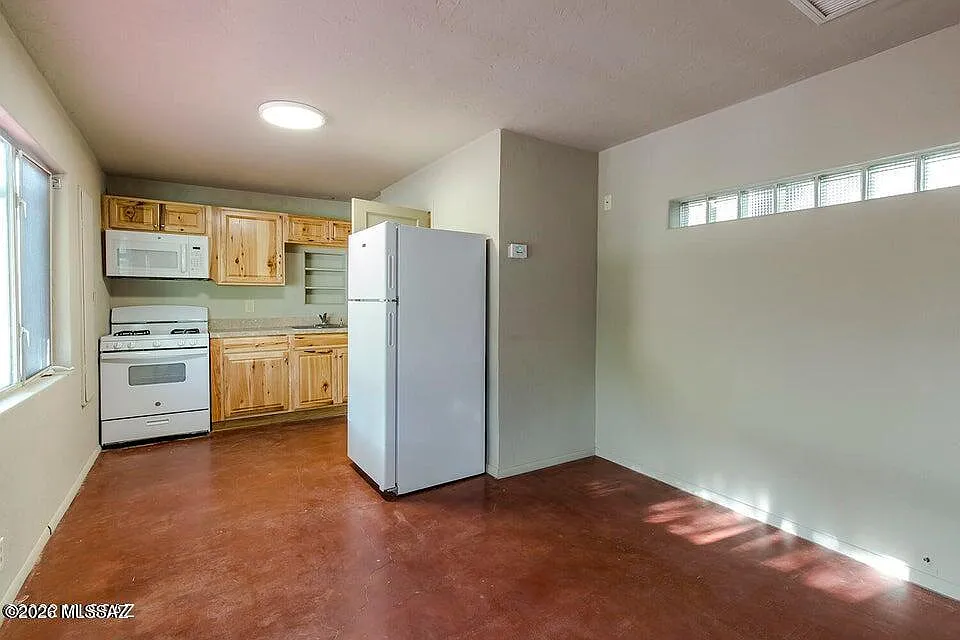 1 bed, 1.0 bath, 450 sqft, $850 — Photo 2