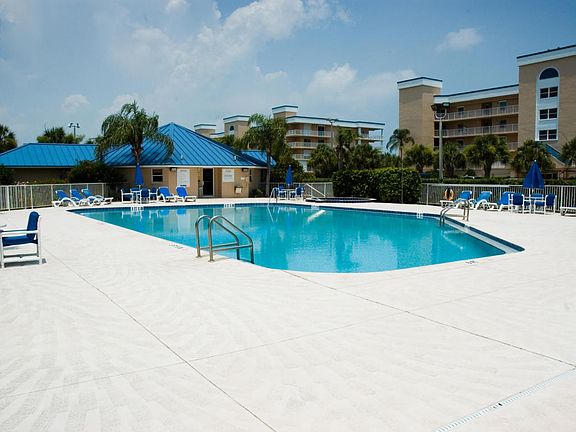 3rd image of 602 Shorewood Dr Unit 502