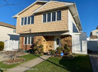 32 Commerce St, Staten Island, NY 10314