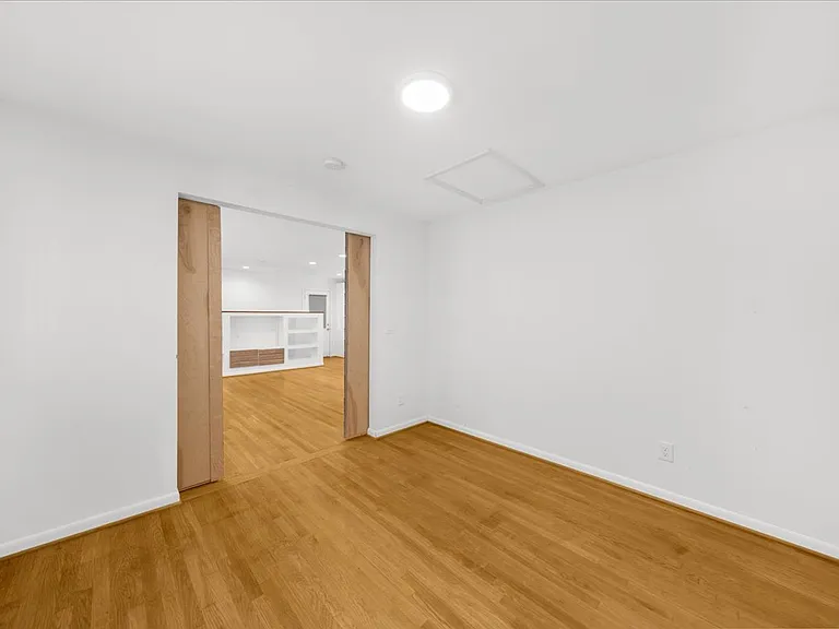 2420 Cove Cir — Photo 13