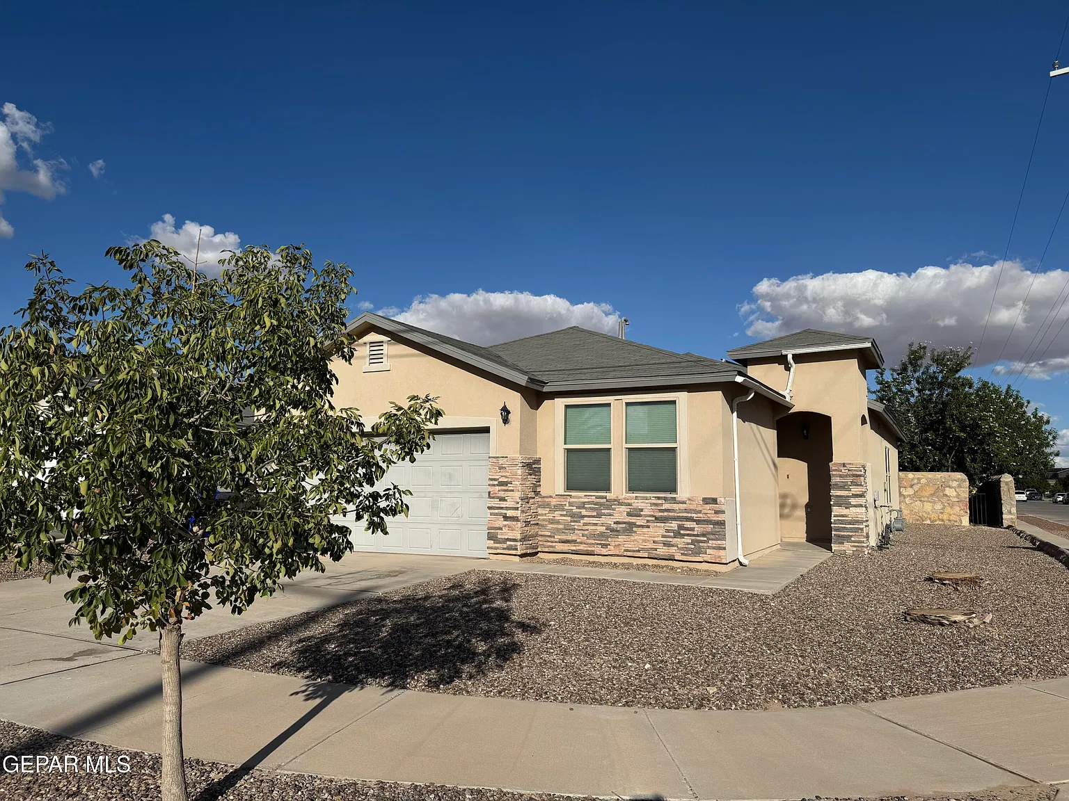 3 bed, 2.0 bath, 1575 sqft, $1,750 — Photo 1