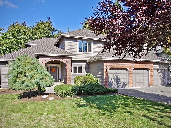 2nd image of 23014 NE 19th Dr