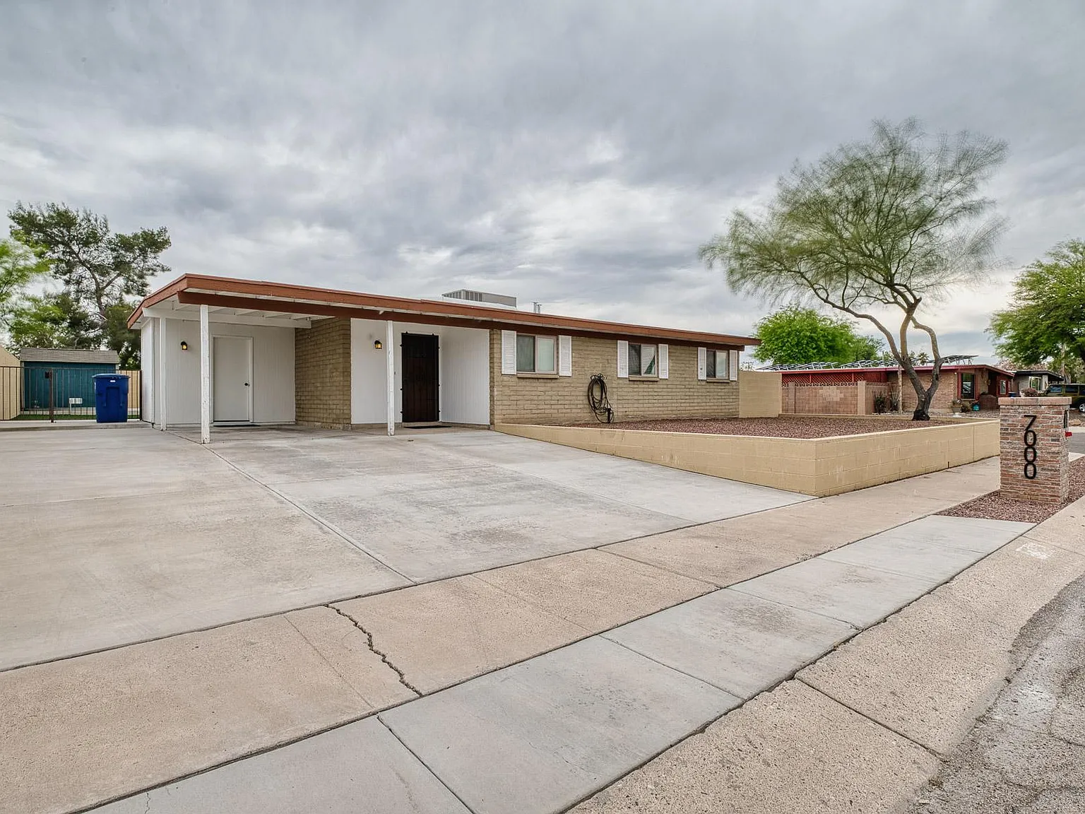 7000 E Brooks Dr — Photo 2