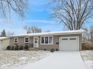 220 S 17th St, St Charles, IL 60174