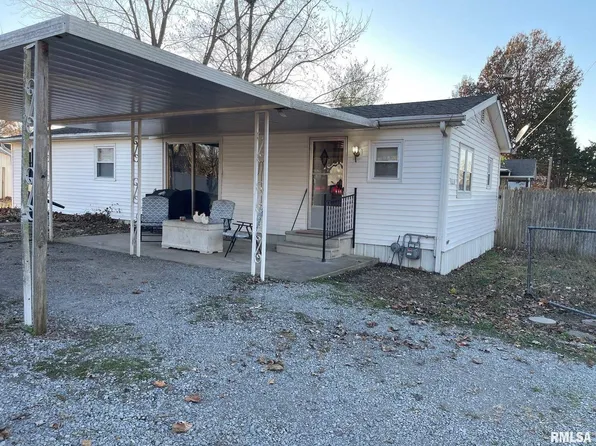 1210 E Anna St, Benton, IL 62812