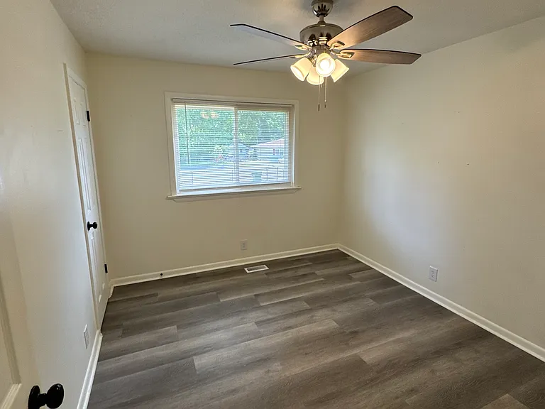 110 S Stovall St — Photo 4