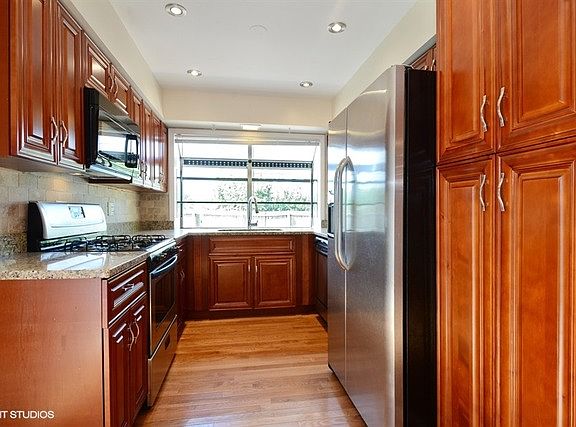 3rd image of 58 E Country Club Ct