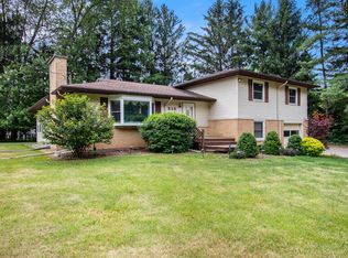 215 Kings Dr E, Niles, MI 49120