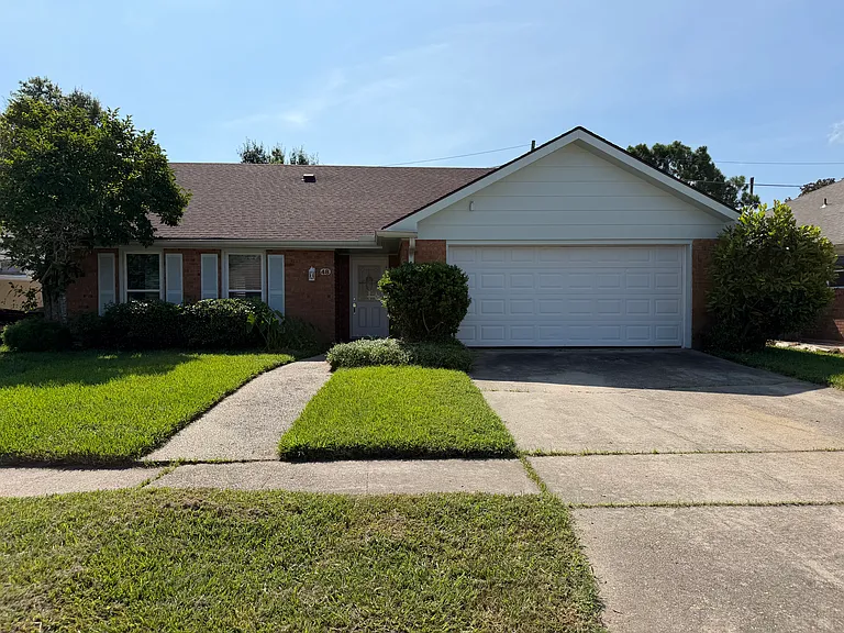 48 Traminer Dr — Photo 1