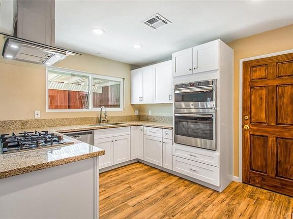 5th image of 132 Sulgrave Dr