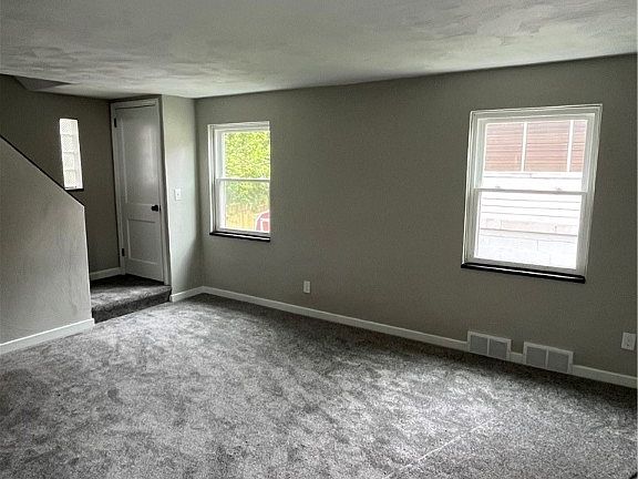 4th image of 1446 White Oak Dr
