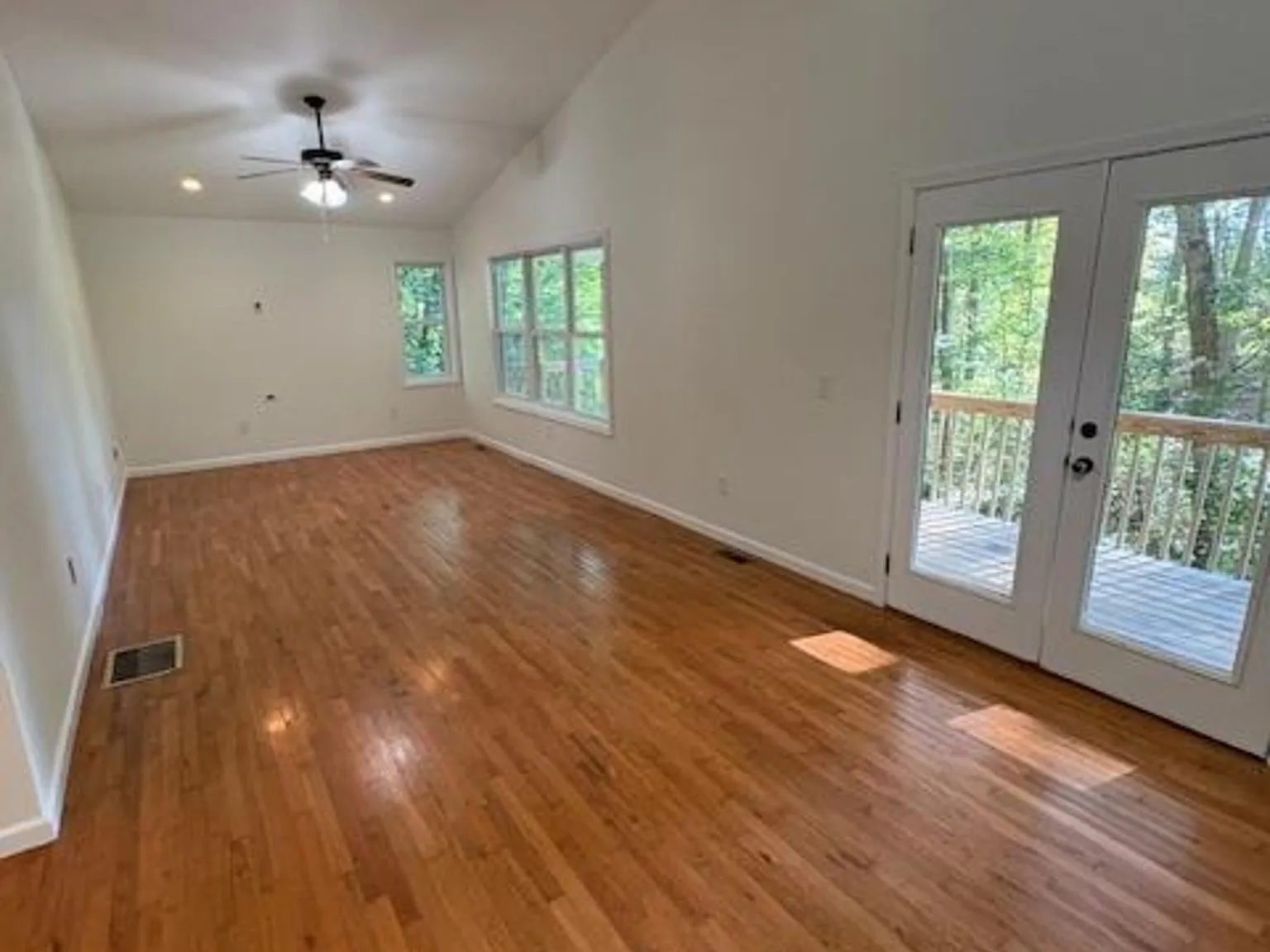 3 bed, 2.0 bath, 1536 sqft, $1,950 — Photo 3
