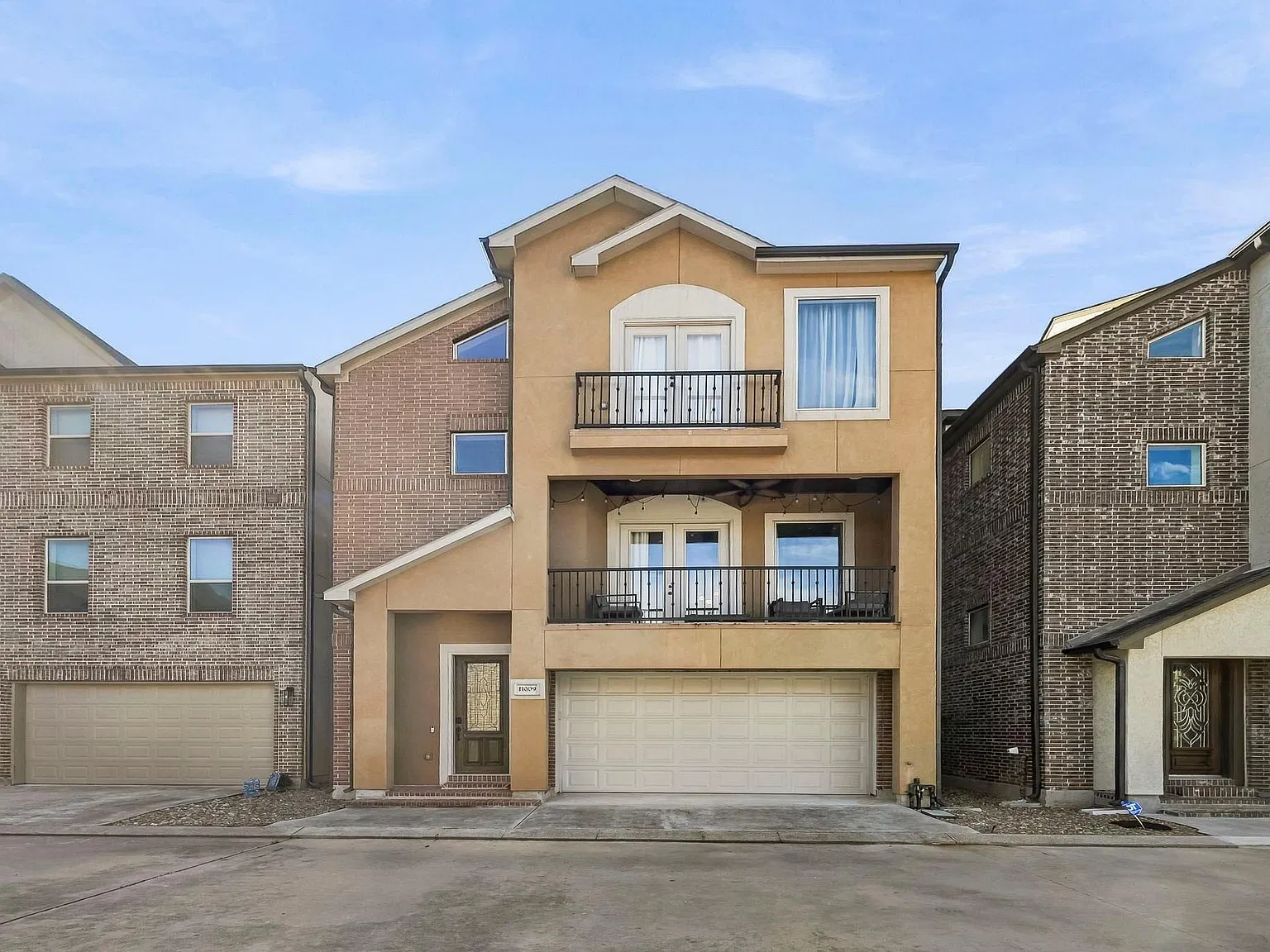 4 bed, 4.0 bath, 2441 sqft, $3,700 — Photo 4