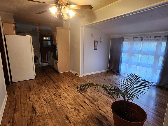 3rd image of 2203 Powderhouse Rd