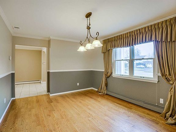 3rd image of 5 Stonehenge Ln