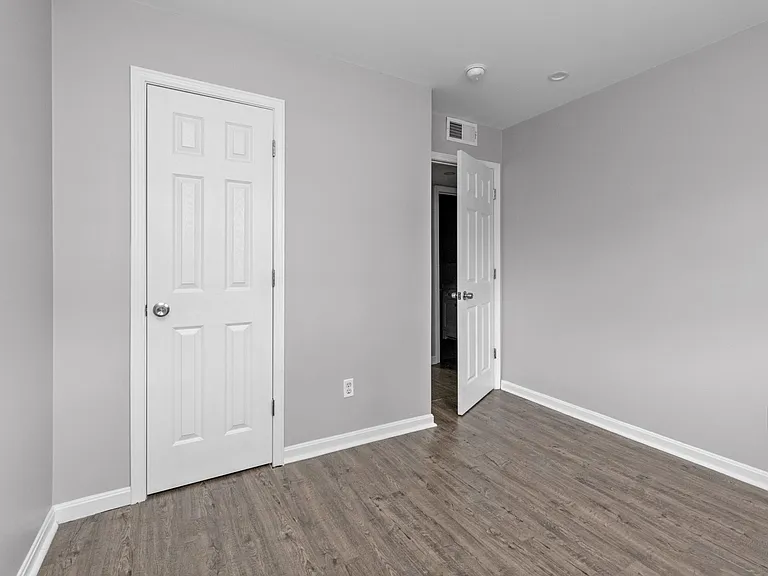 1520 Thames Dr — Photo 17