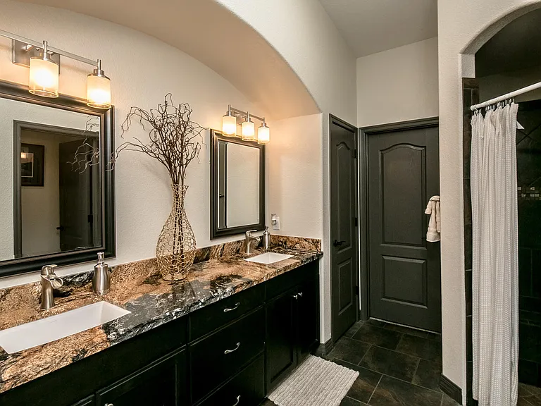 3570 Stanford Dr — Photo 24