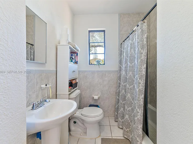 1238 NE 112th St — Photo 15