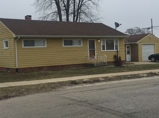 913 Wood St, Aurora, IL 60505