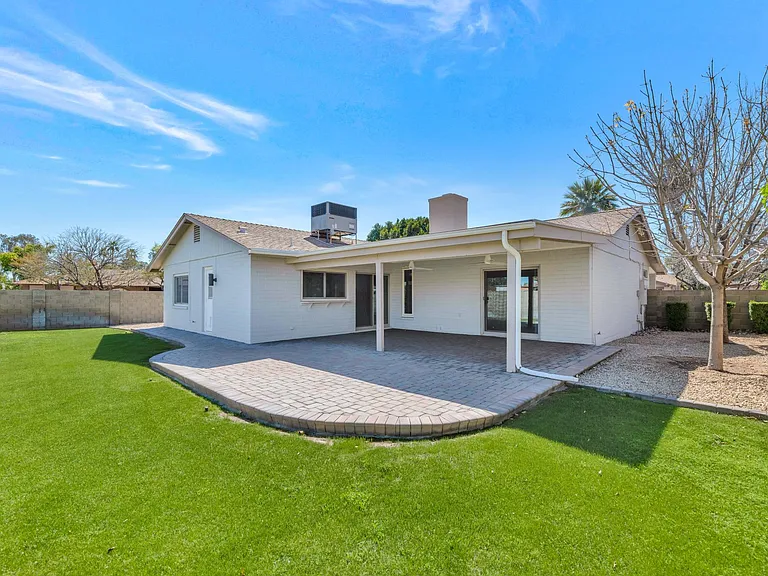 2116 E Laguna Dr — Photo 16