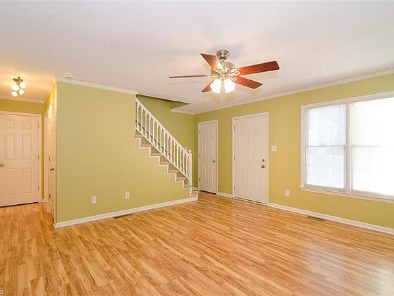 4th image of 804 Meadowstone Dr