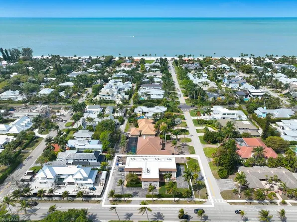 940 3rd ST S #201, NAPLES, FL 34102