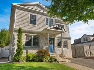 60 Livingston Ave, Lyndhurst, NJ 07071