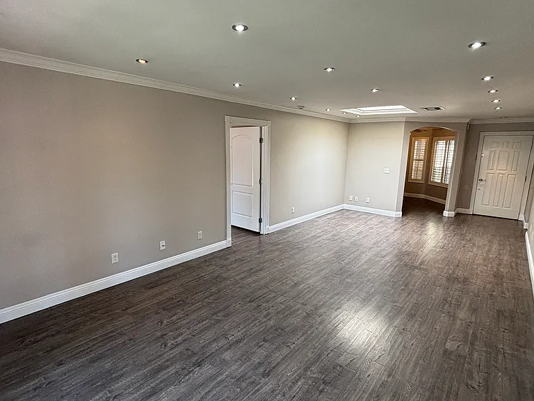 2529 E Bluefield Ave — Photo 5