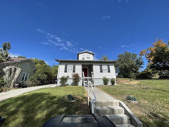 3rd image of 122 W Wanola Ave