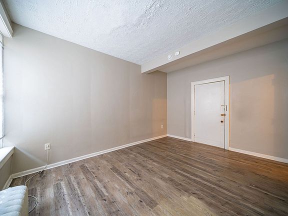 3rd image of 571 E Rich St APT 14